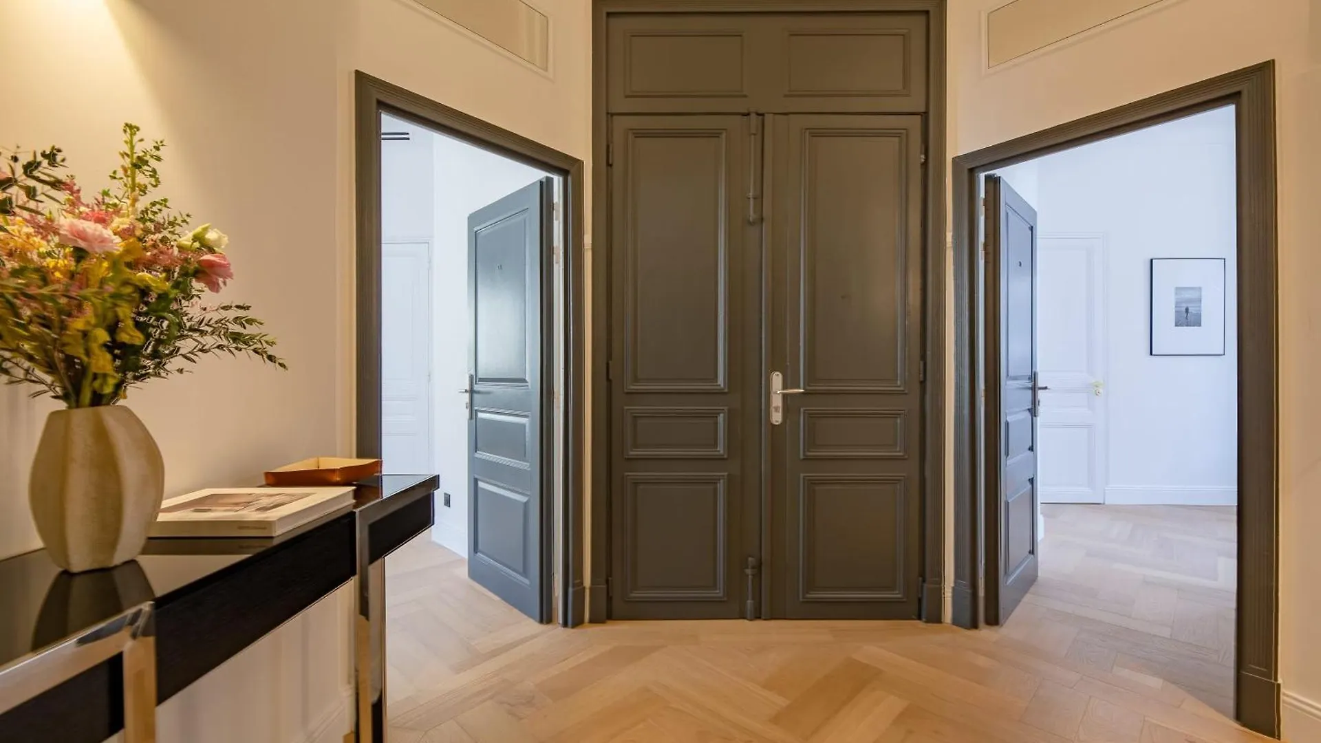 La Guitare 23 - Large Modern Studio With Balcony In Center Of Cannes, Just Behind Grand Hotel Apartment Cannes